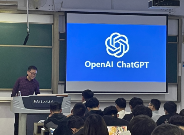 九州酷游ku游科技集团在南京信息工程大学软件工程学院举办职业生涯规划讲座